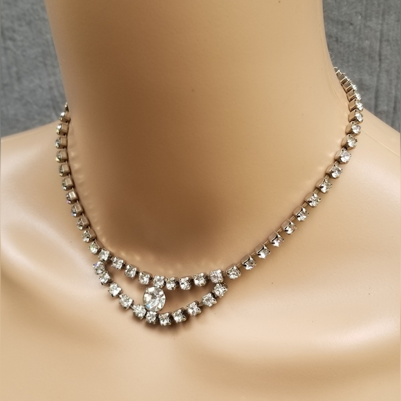 VINTAGE 1950s SILVERTONE DIAMANTE COLLAR/CHOKER LENGTH STATEMENT NECKLACE - Picture 2 of 7